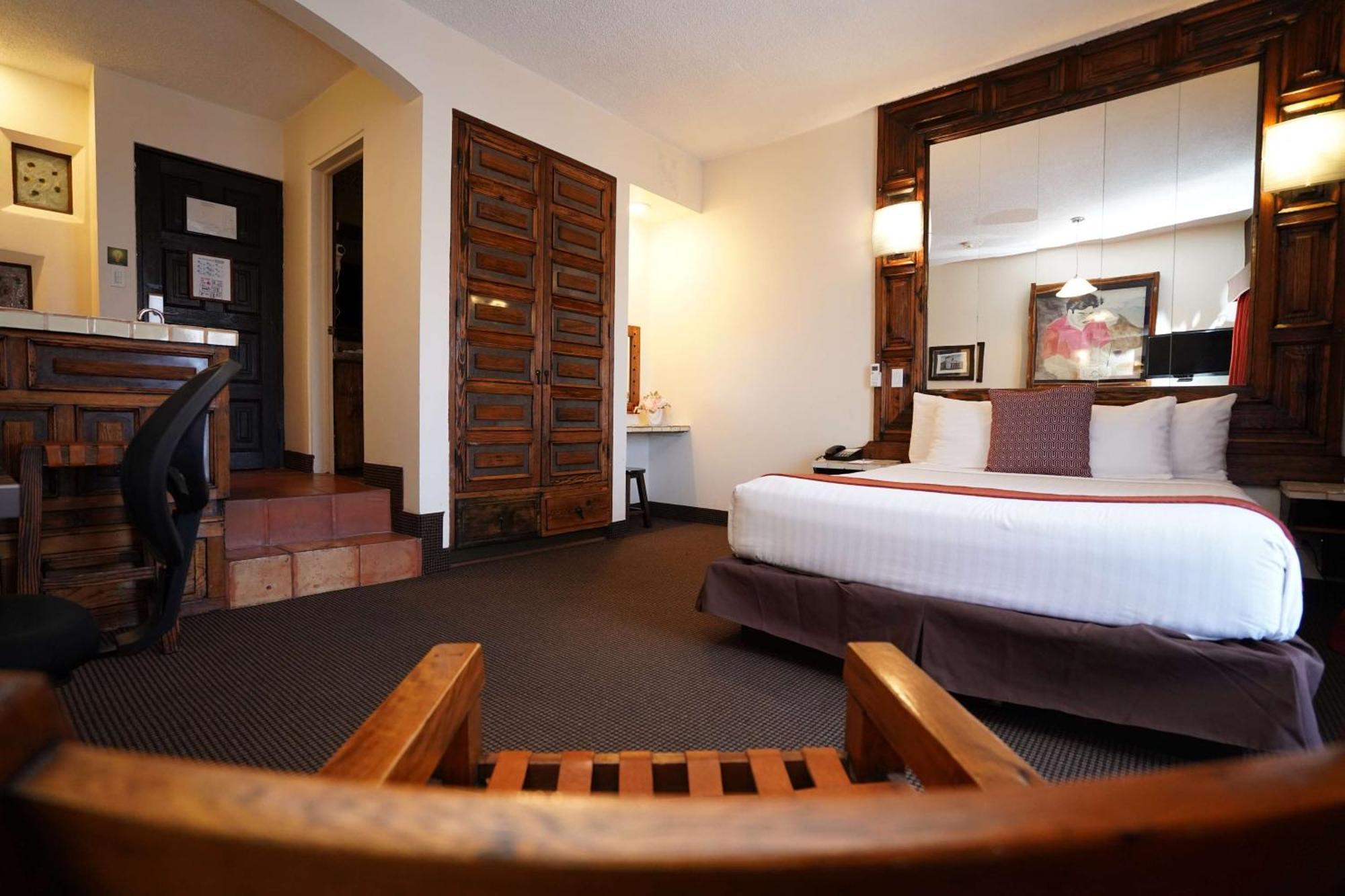 Junior King Suite Non-Smoking