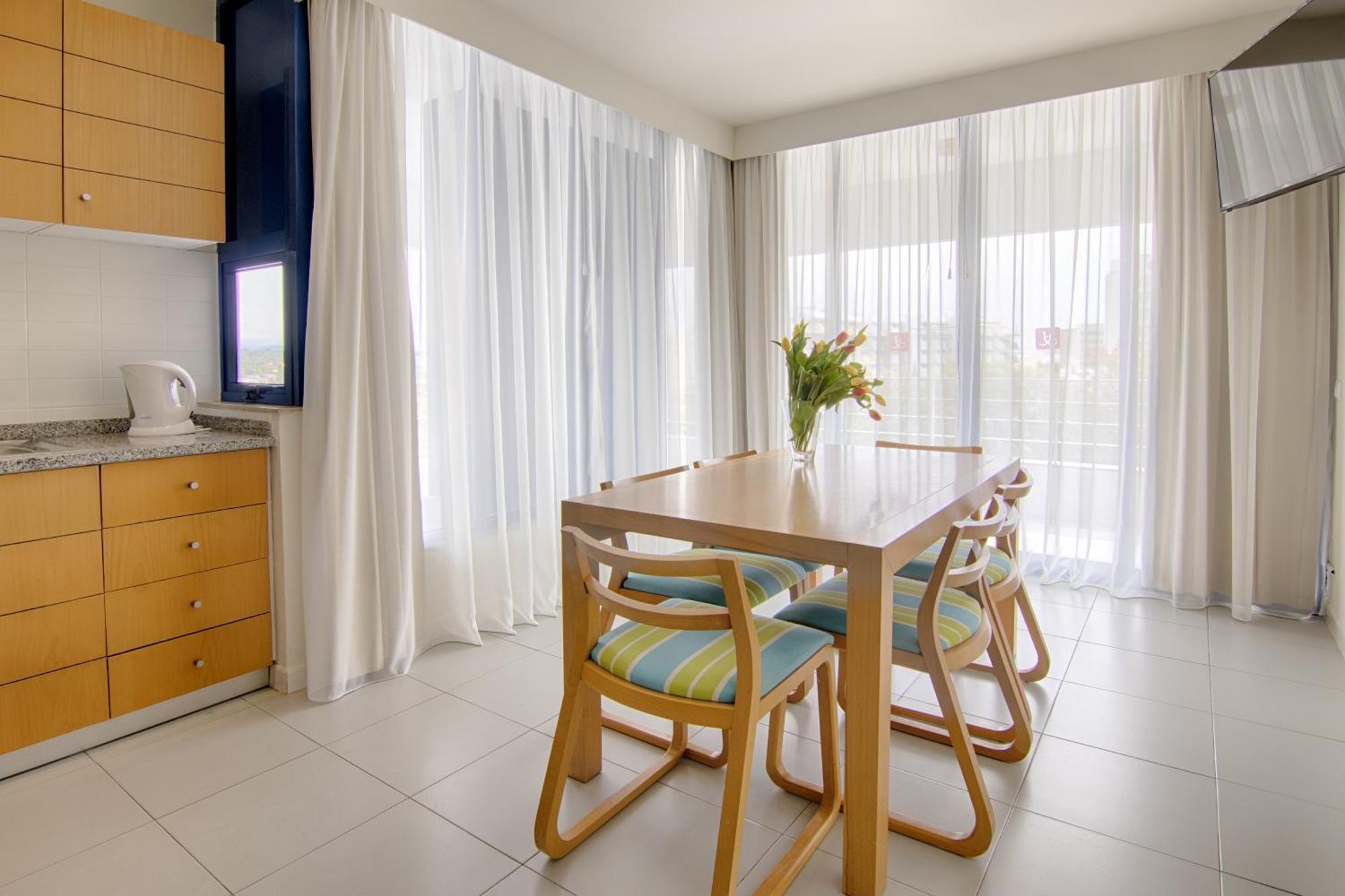 One-Bedroom Apartment Marina View