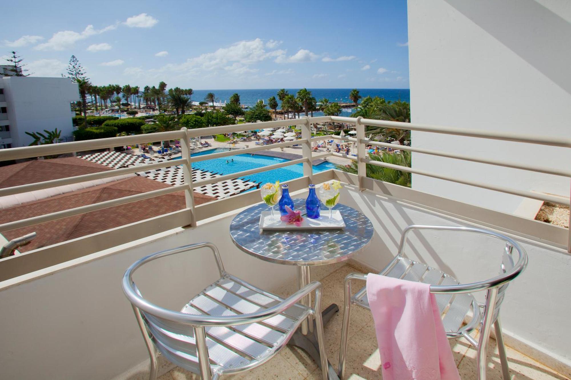 Chambre Familiale - Vue Latérale sur Mer