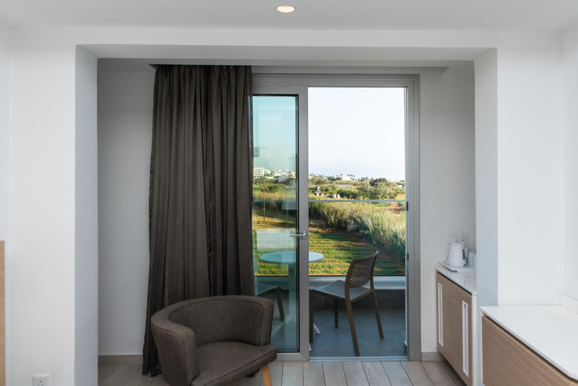 Double or Twin Room Side Sea View