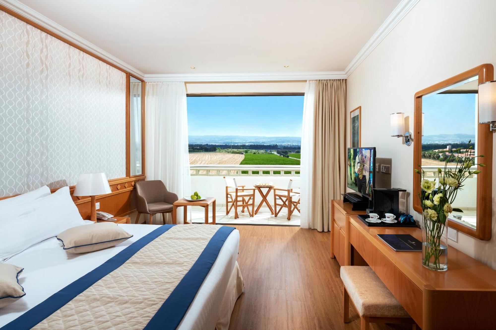 Habitación Clásica con vistas al interior (2 adultos + 1 niño)