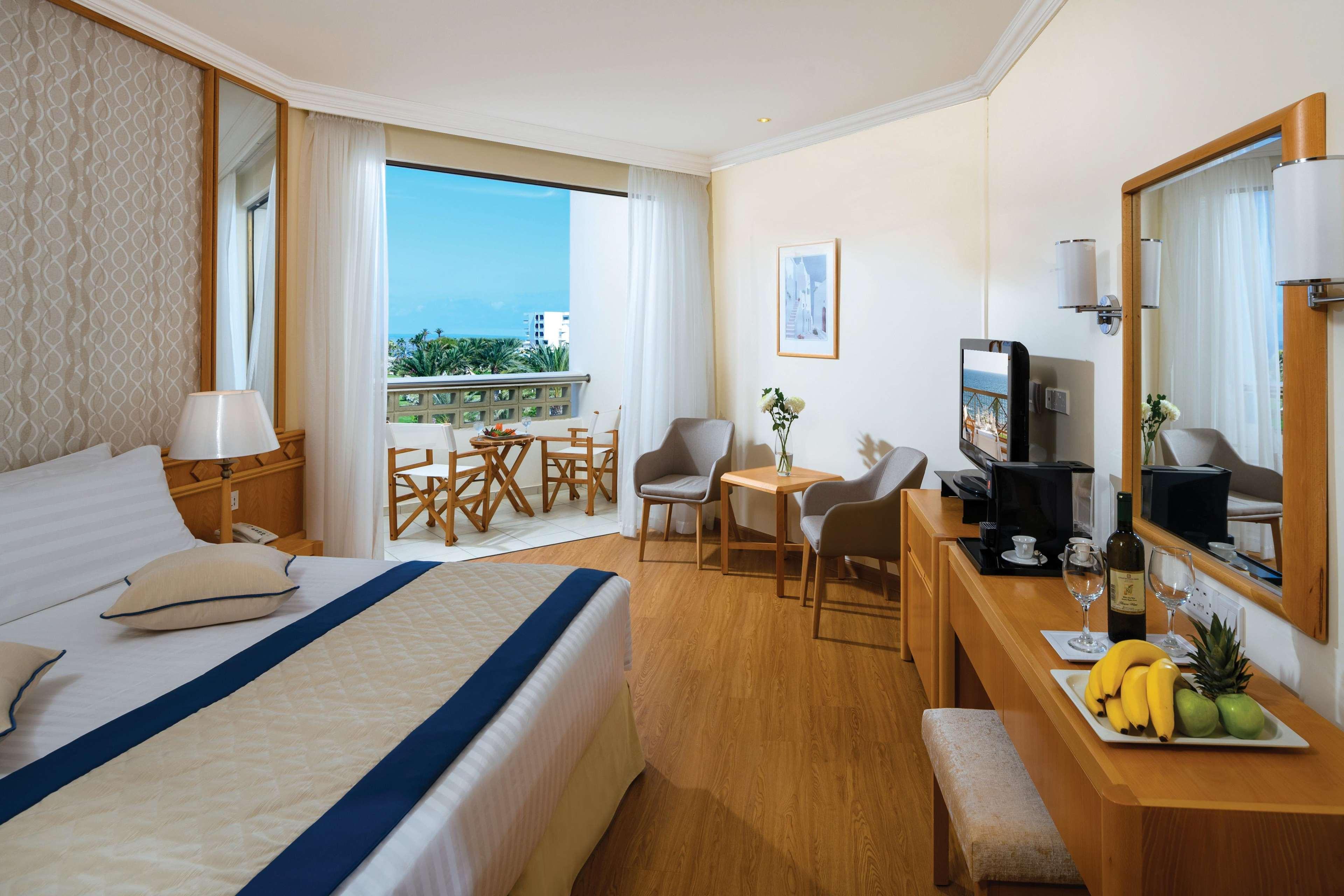 Habitación Clásica con vistas limitadas al mar (2 adultos + 1 niño)
