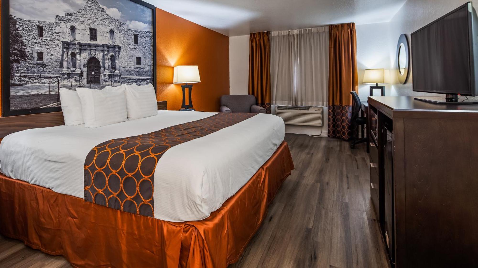 King Room with Roll-in Shower - Disability Access/Non-Smoking