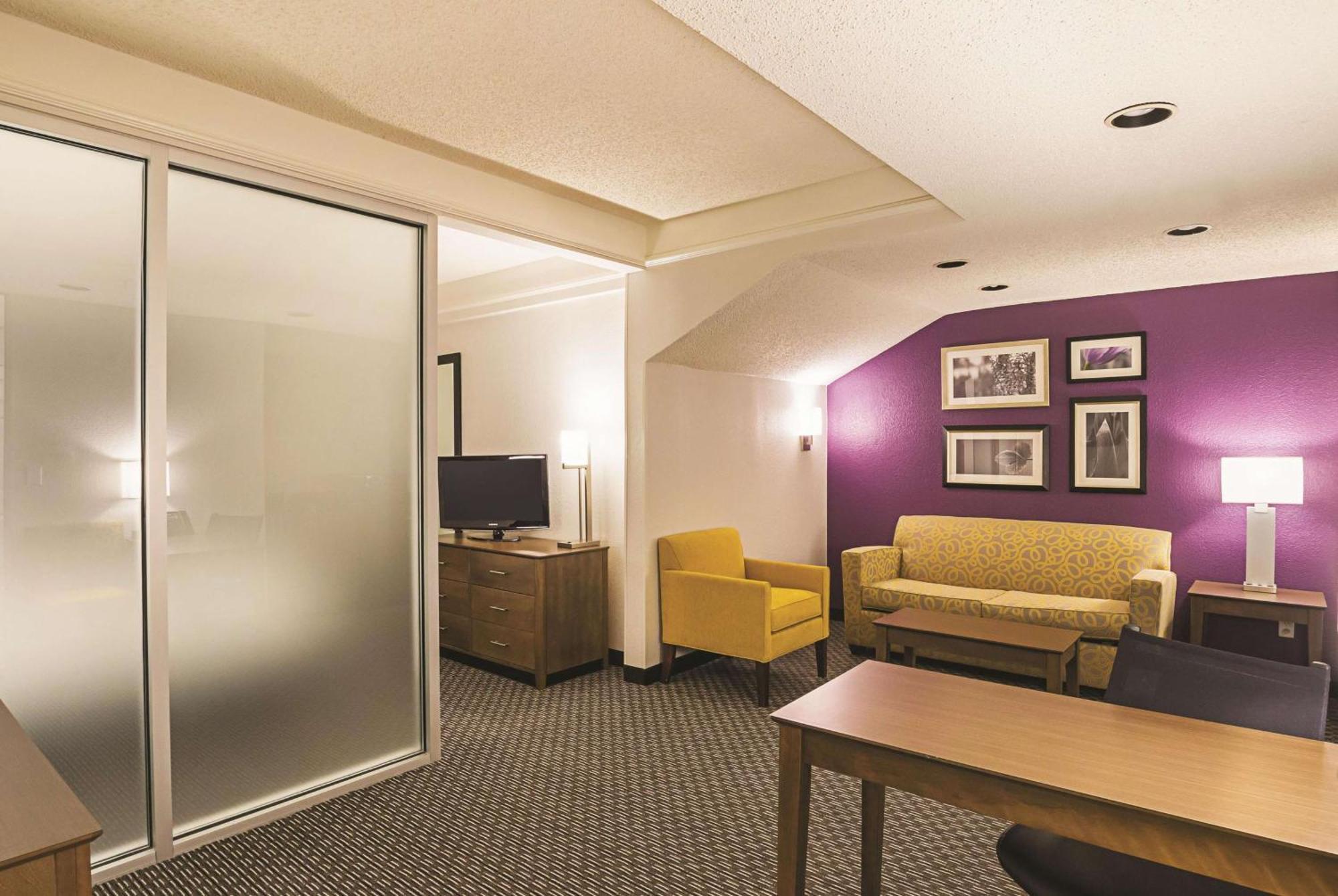 Junior King Suite Non-Smoking