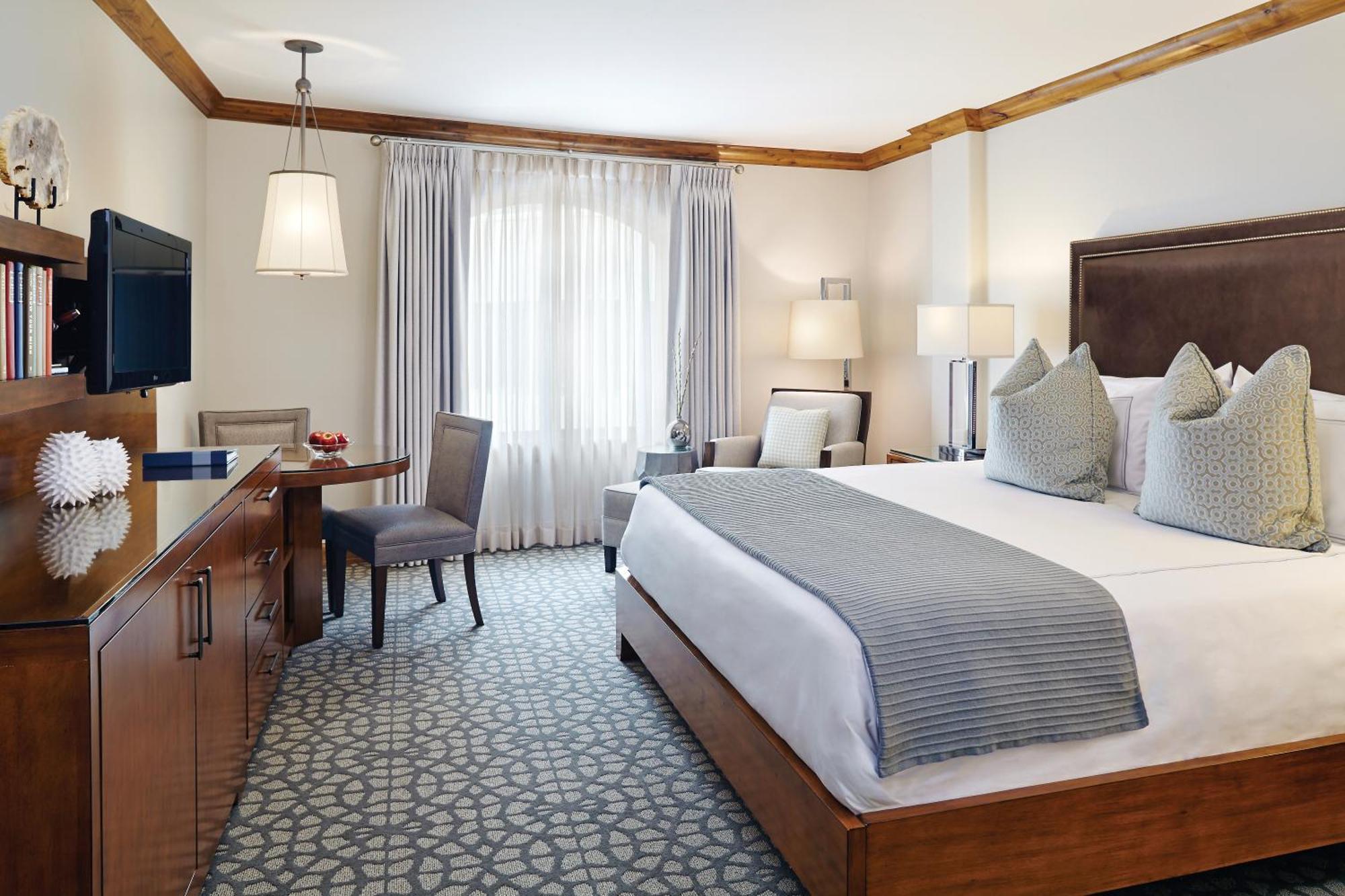Executive One-Bedroom Suite,1413210629:JPEG