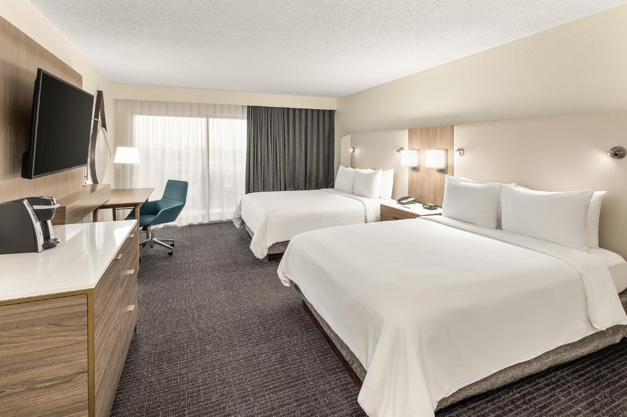 Standard Queen Room with Two Queen Beds and Balcony/Tub - Mobility Accessible