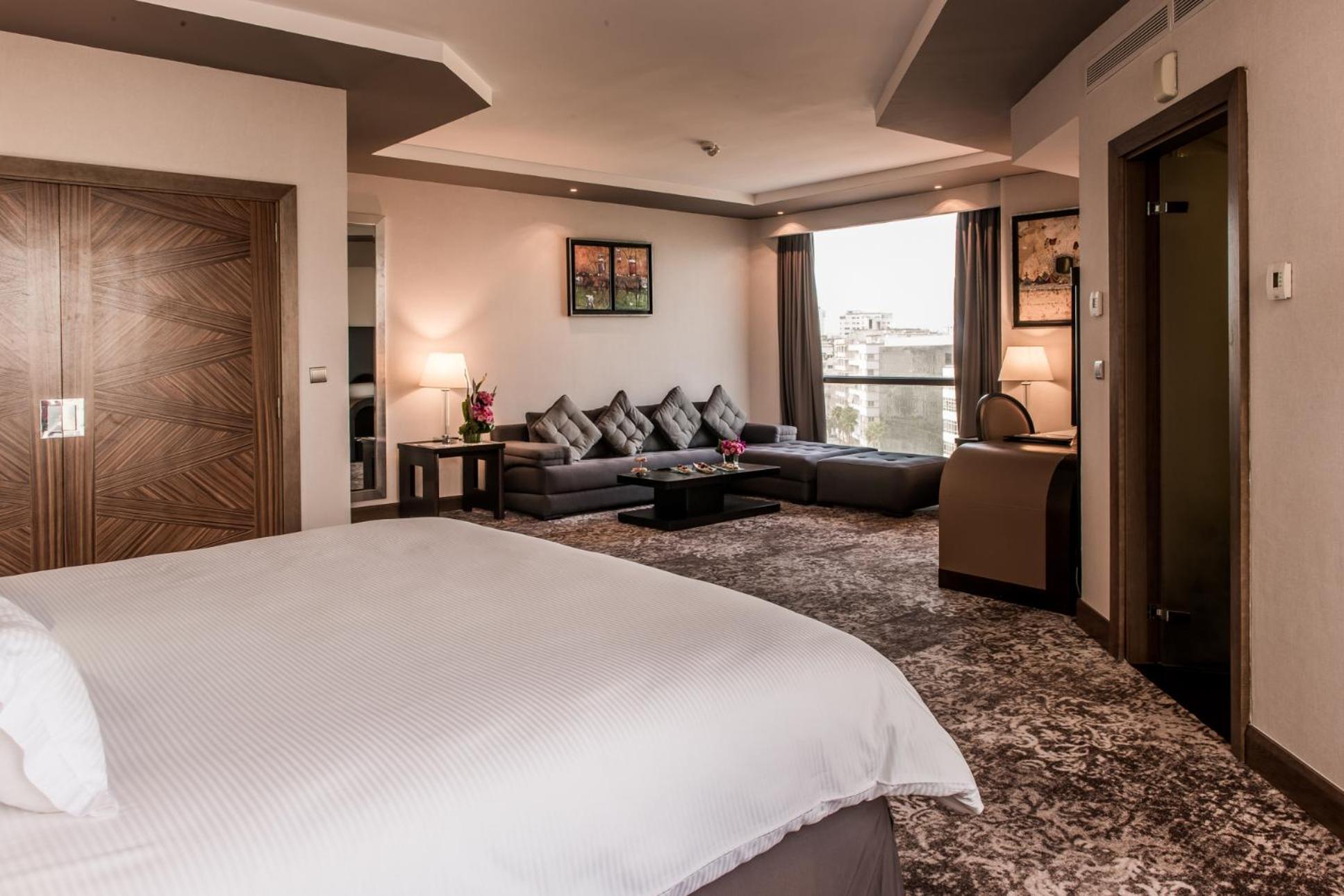 Prestige Suite King Size Bed City View