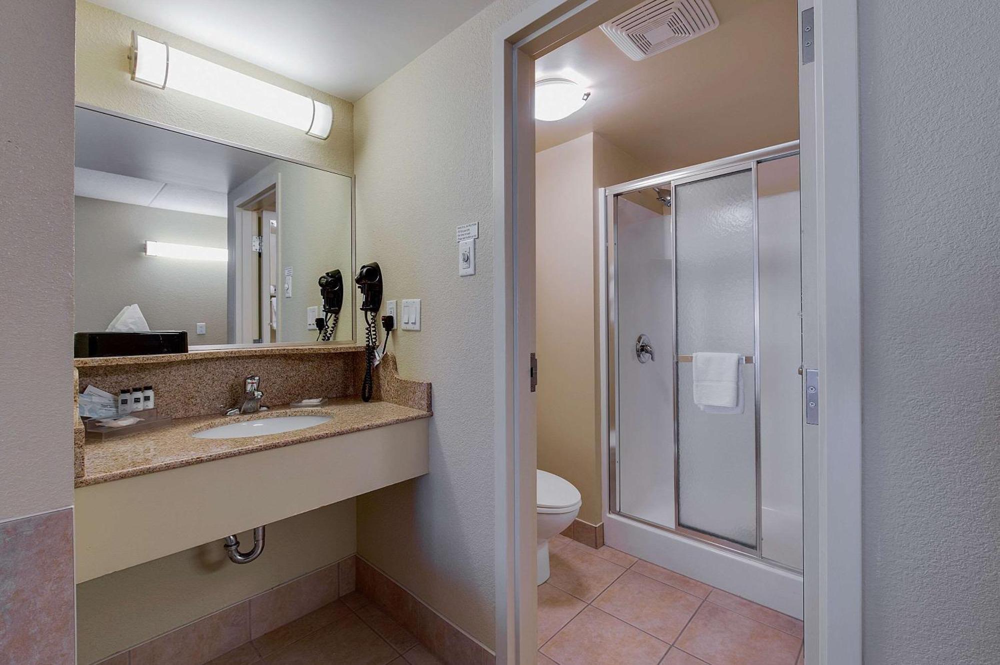 King Suite Spa Bath