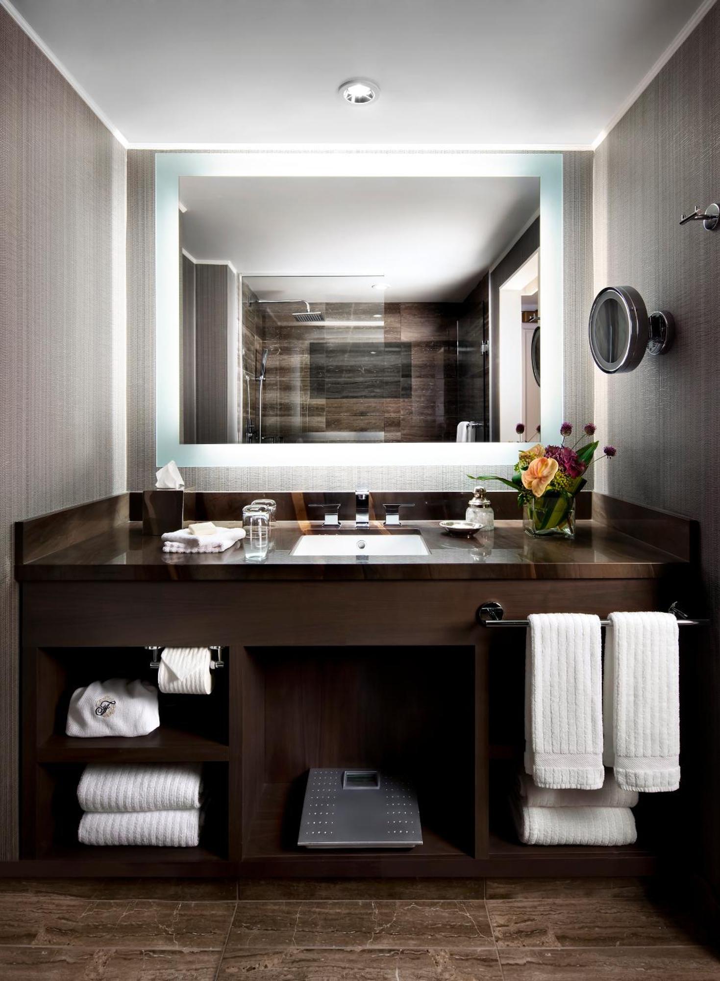 Quarto Fairmont Gold com Cama King-size e Vista da Cidade