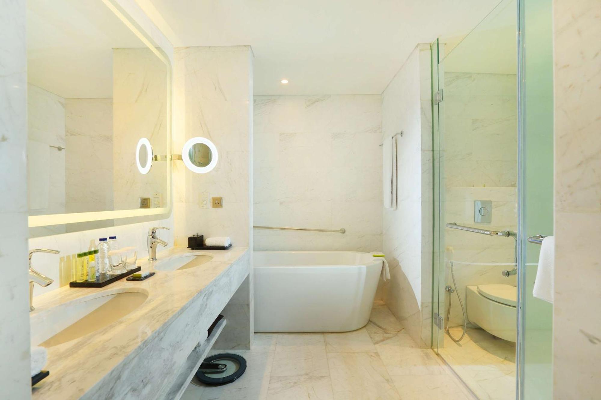 One-Bedroom King Suite Lounge Access