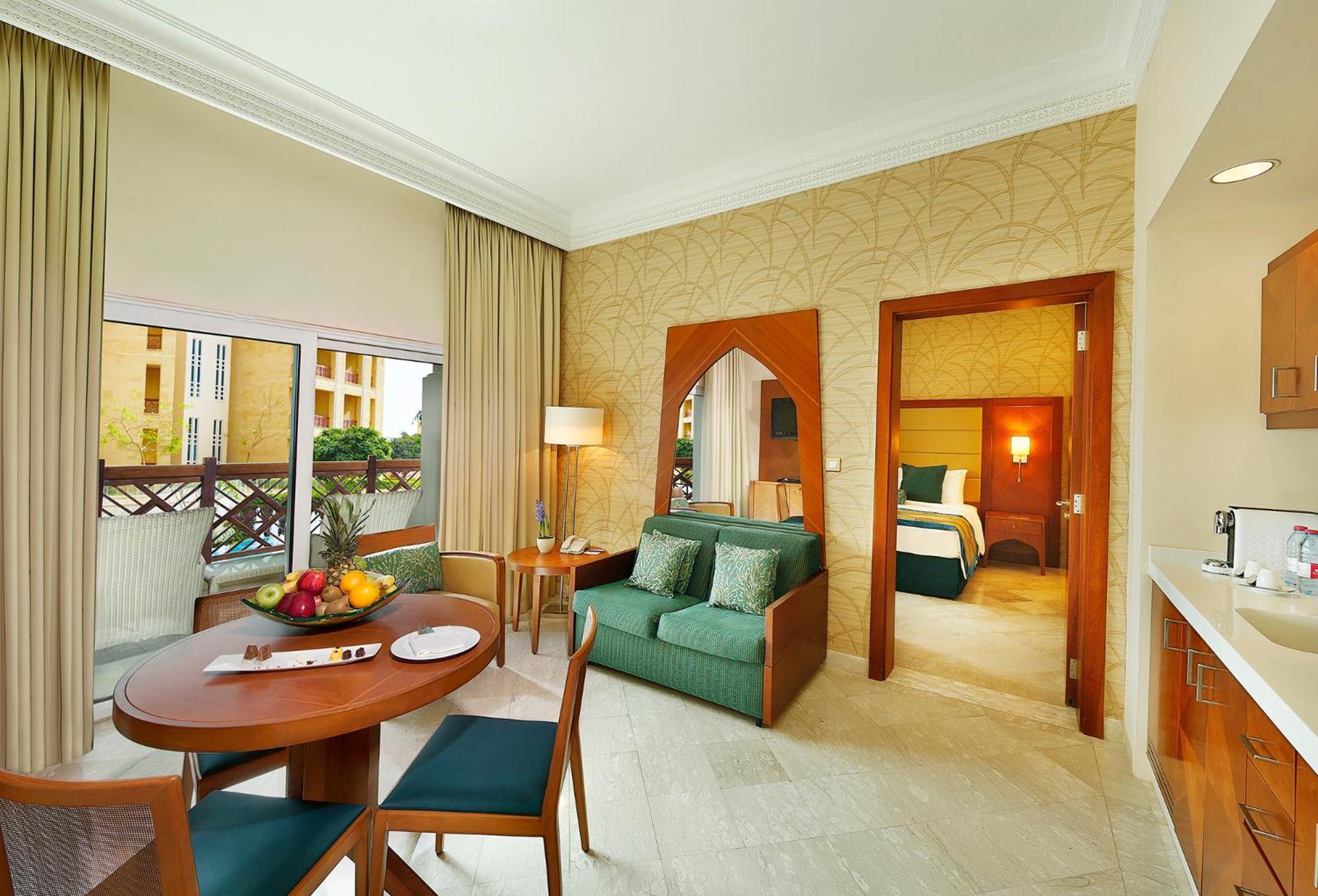 1 Double Bed Suite Smoking