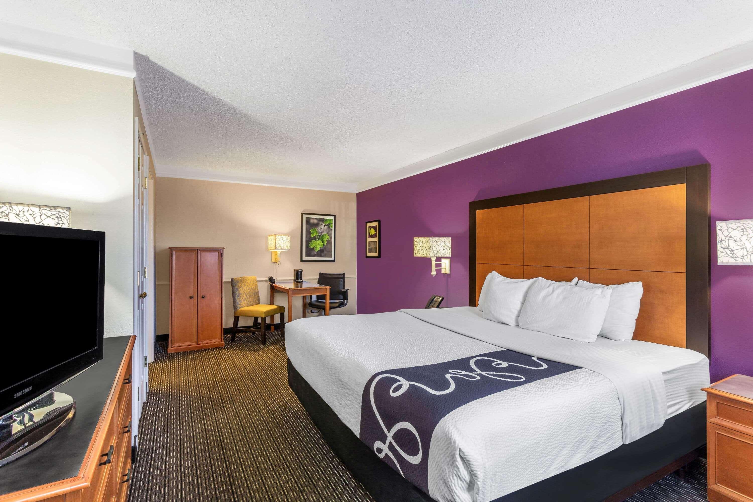 King Room Roll Shower Mobility Access or Non-Smoking