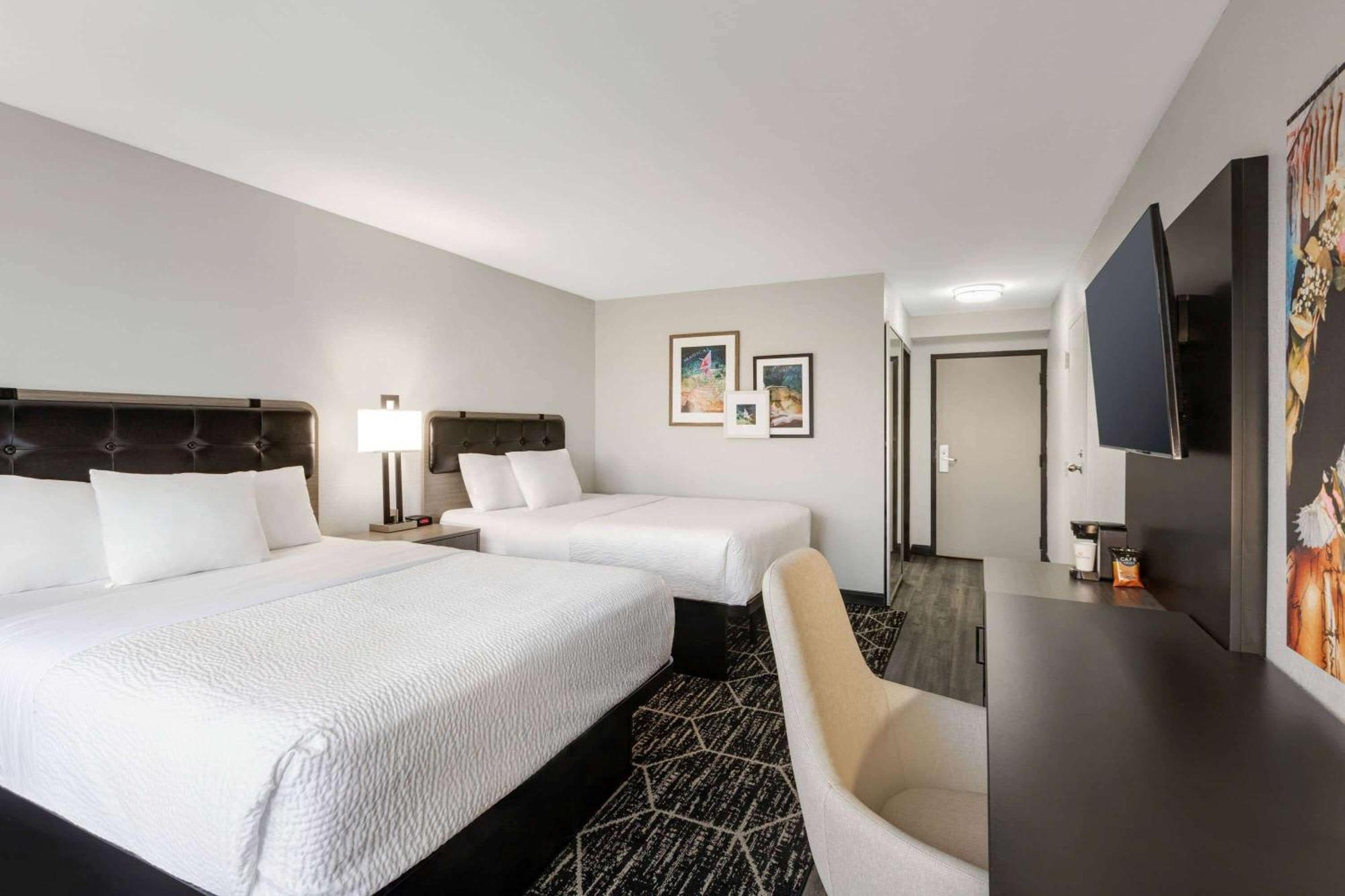 Queen Room with Two Queen Beds and Bath Tub - Mobility Accessible/Non-Smoking