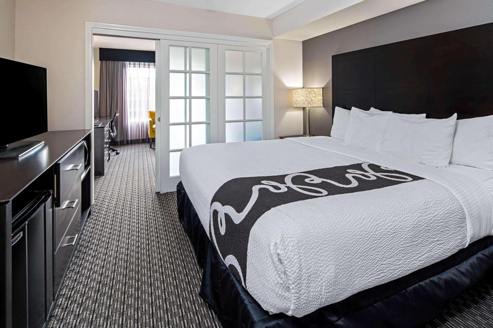 1 King Bed, Suite