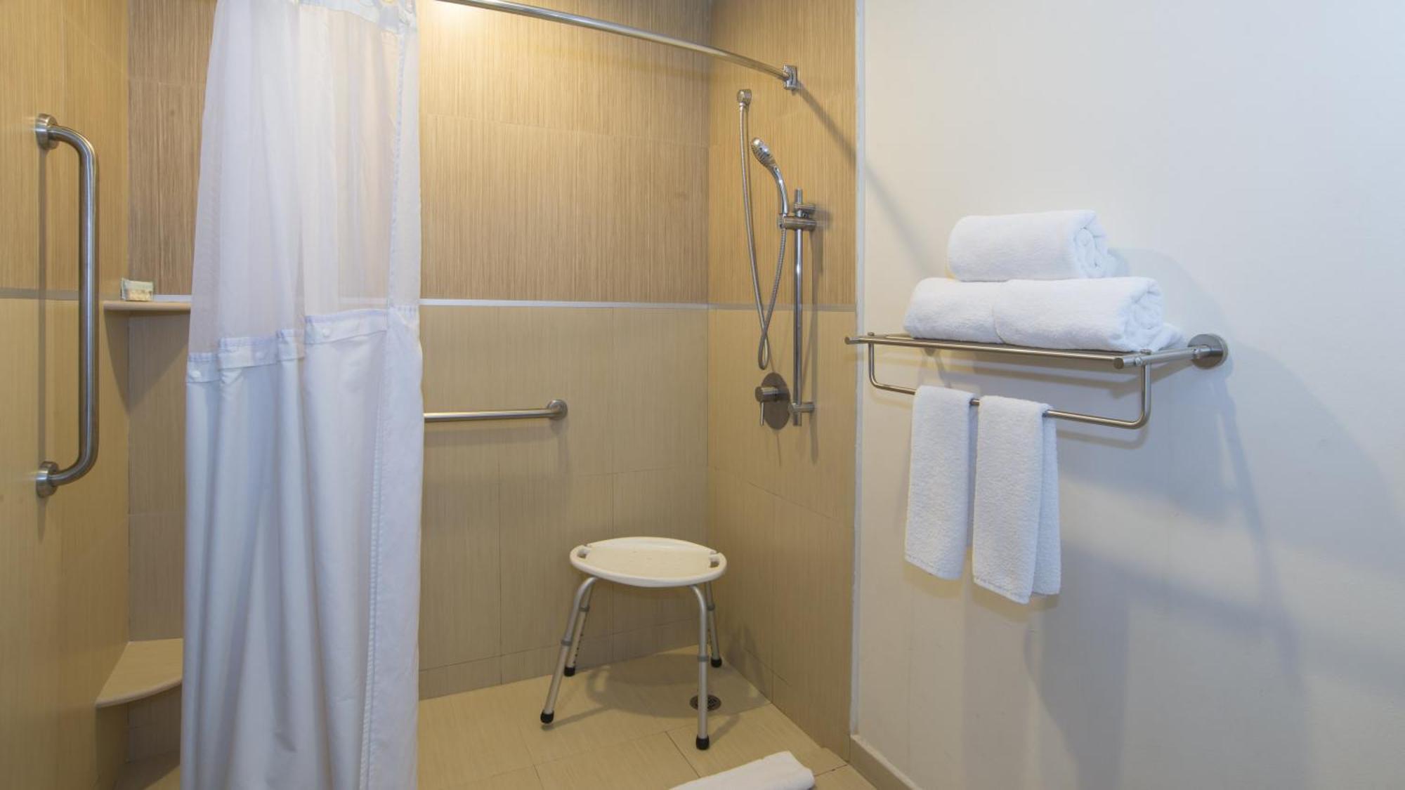 Habitación Estándar con cama extragrande - Adaptada para personas de movilidad reducida