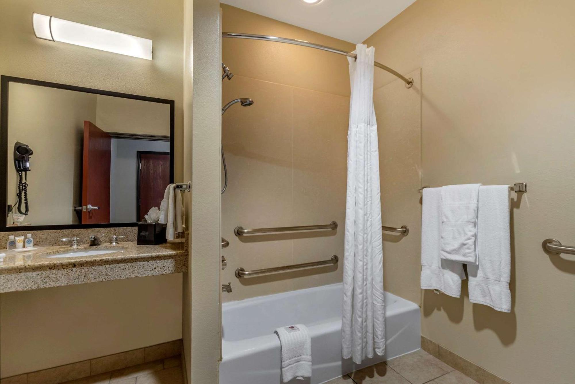 Efficiency King Suite - Accessible/Non-Smoking