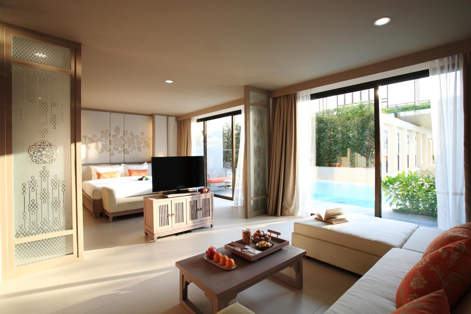 Junior Suite Pool Access