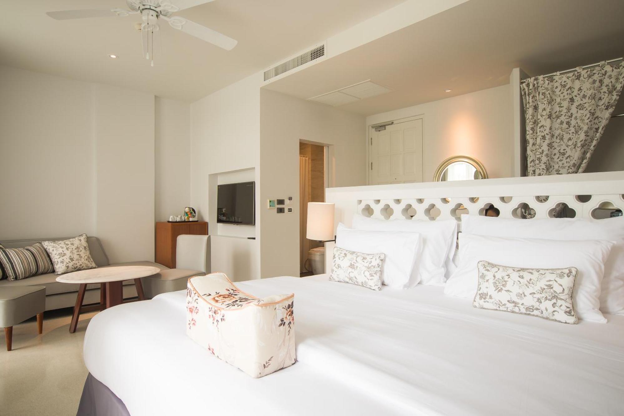 Junior Suite Bathtub