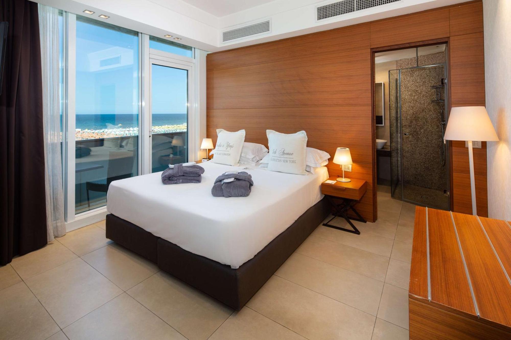 Junior King Suite Spa Bath Sea View