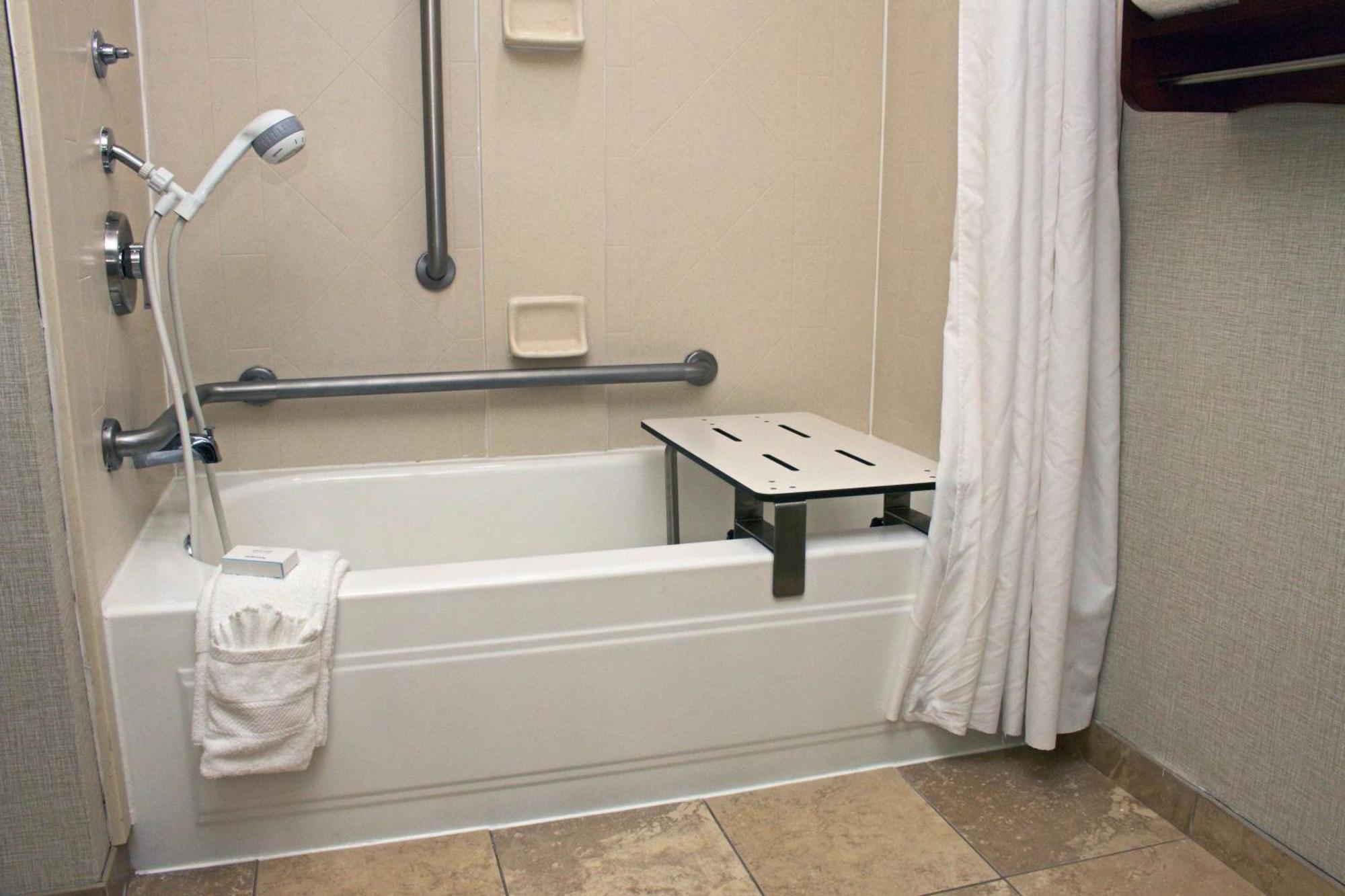 Queen Room with Mobility Access/Non-Smoking