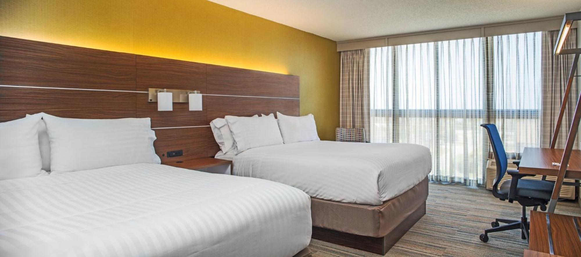 Queen Room Two Queen Beds City View