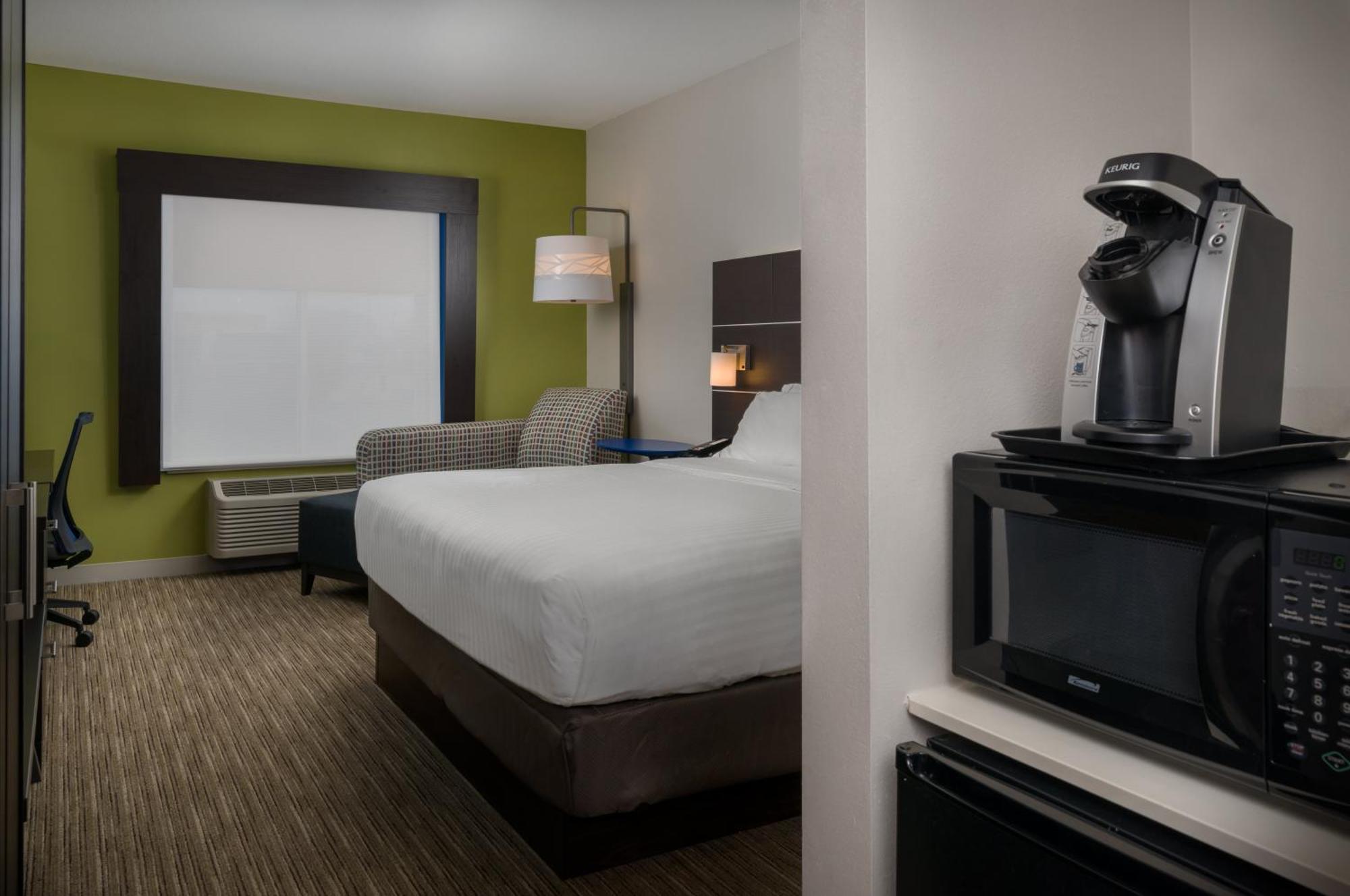 King Suite with Disability Access and Bathtub - Non Smoking