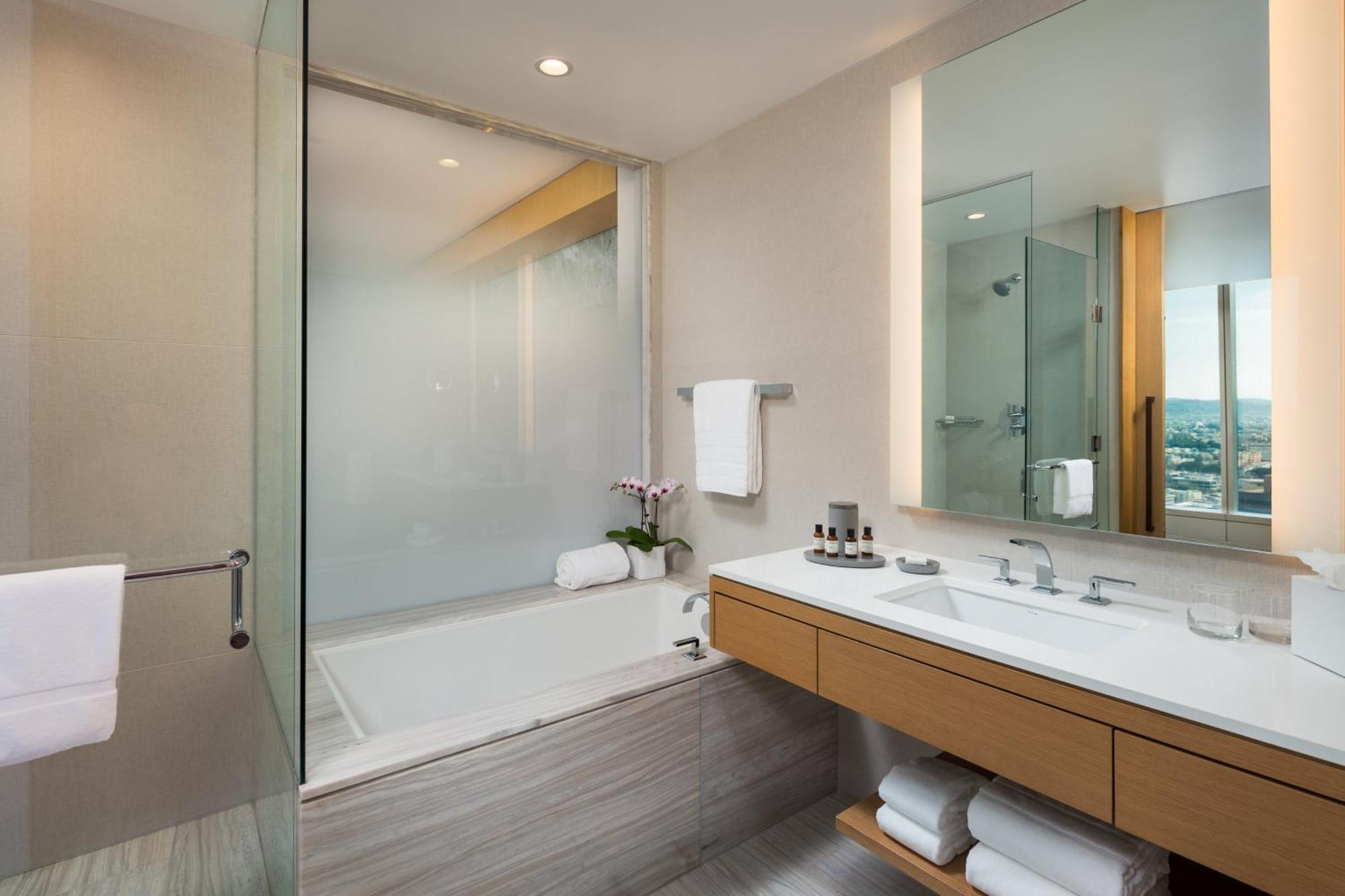 Habitación Clásica con cama extragrande y vistas a la ciudad