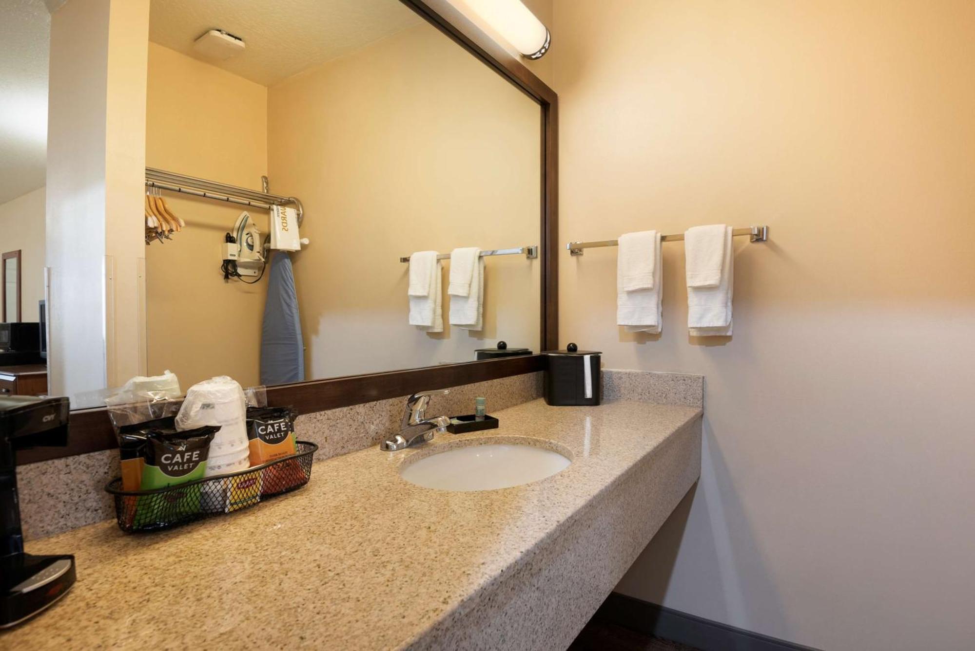 Deluxe Queen Room with Two Queen Beds - Non-Smoking