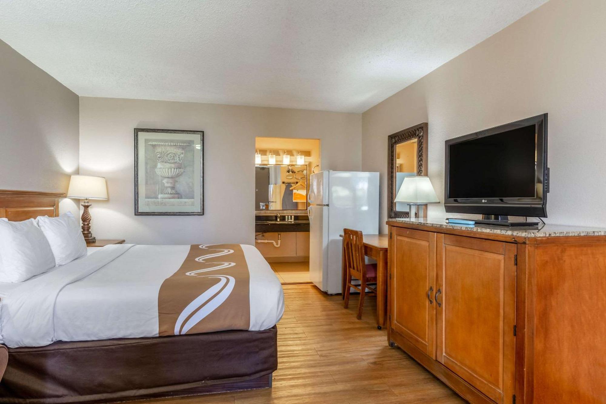Premium King Room - Non-Smoking