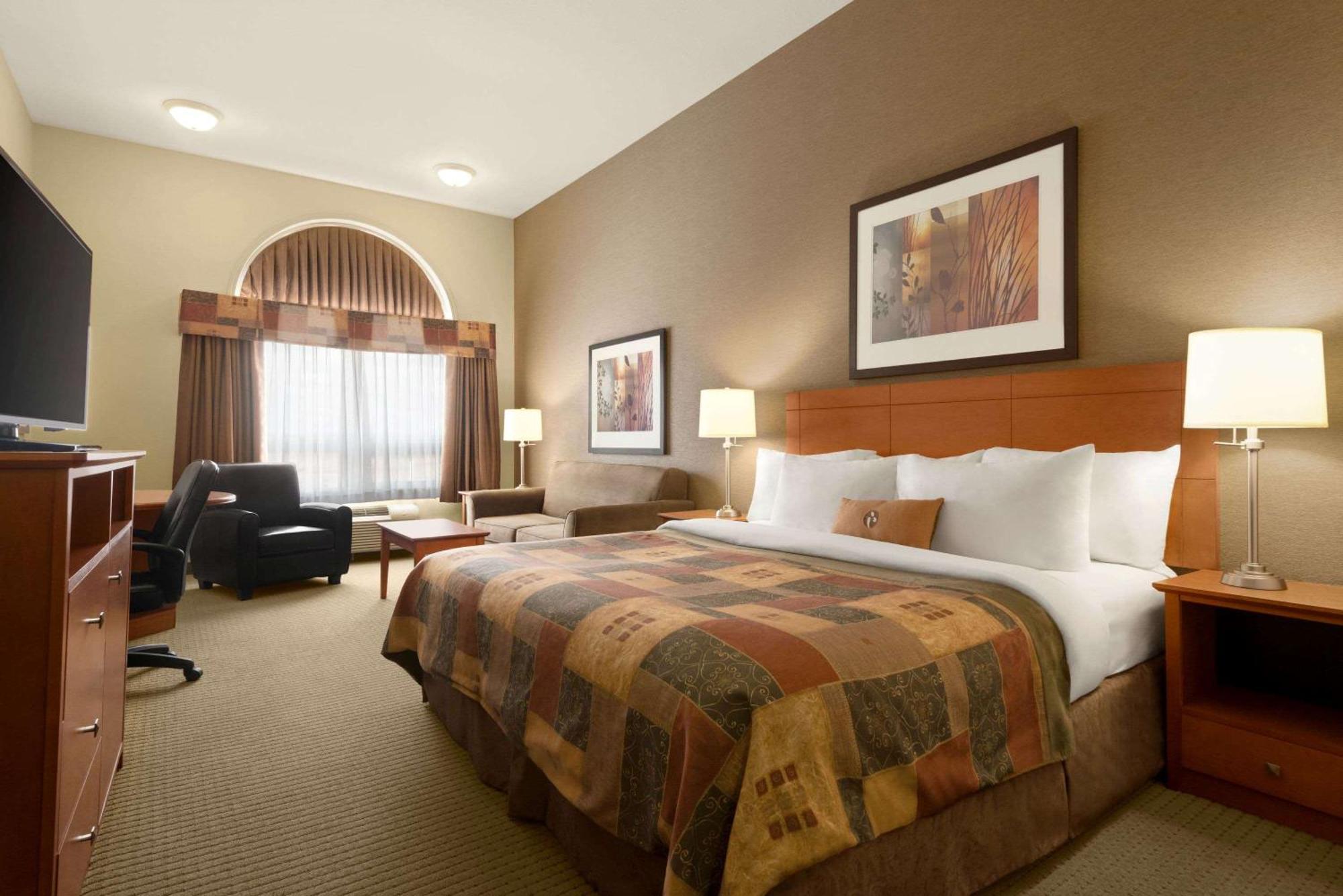 Deluxe King Room - Non-Smoking