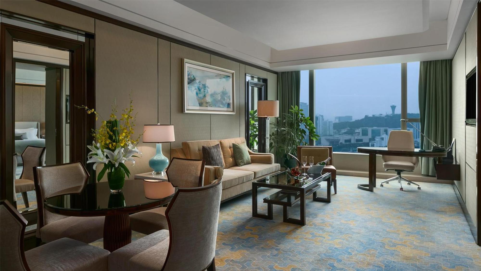 Deluxe City View Suite