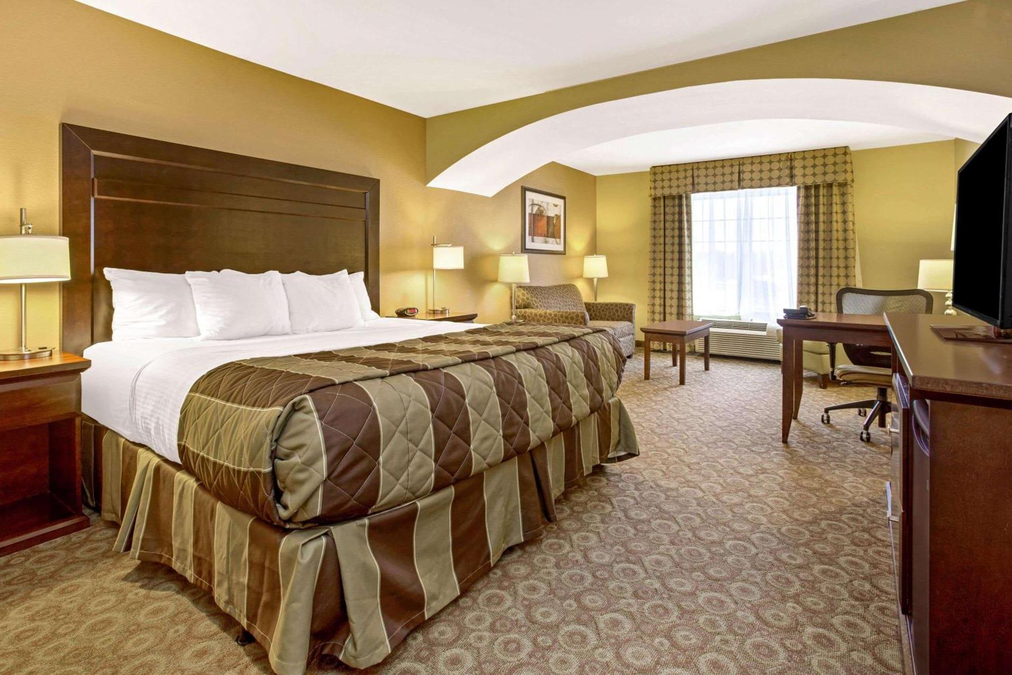 Deluxe King Room - Non-Smoking