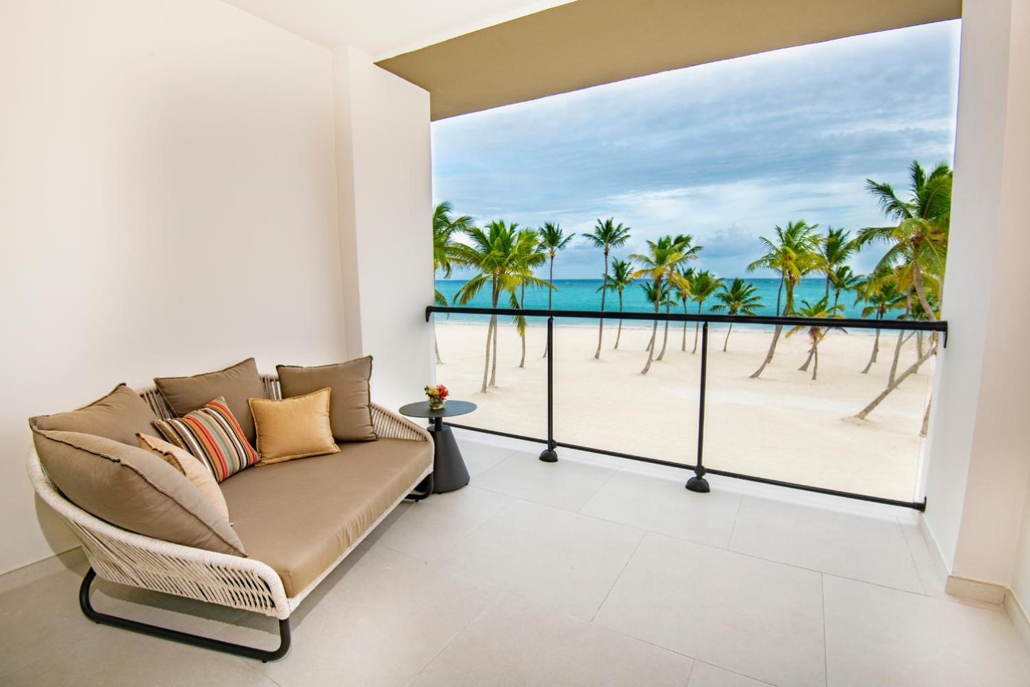 Oceanfront Club Junior Double Suite