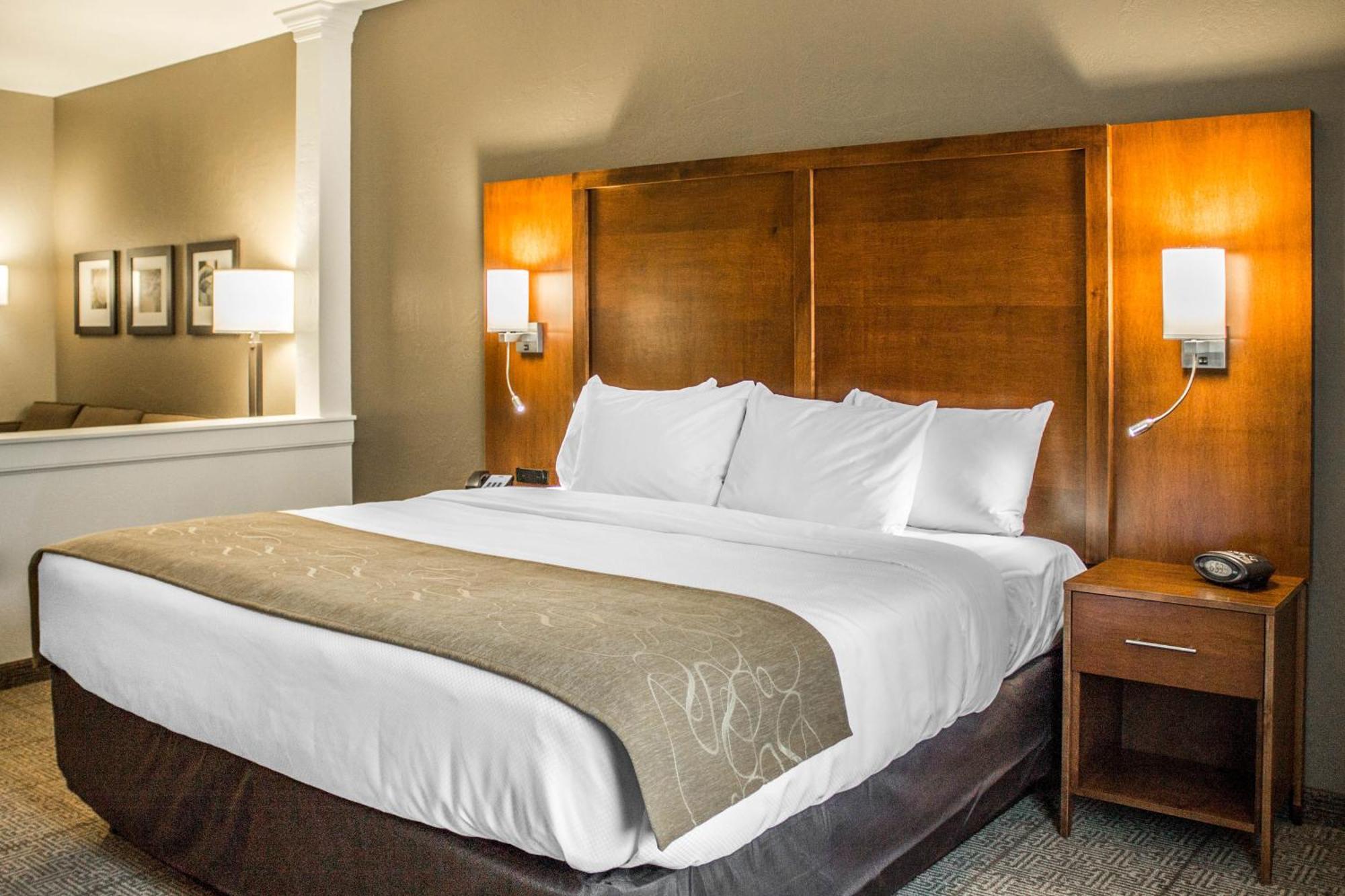 One Room Suite with Two Queen Beds and Tub - Disability Access/Non Smoking