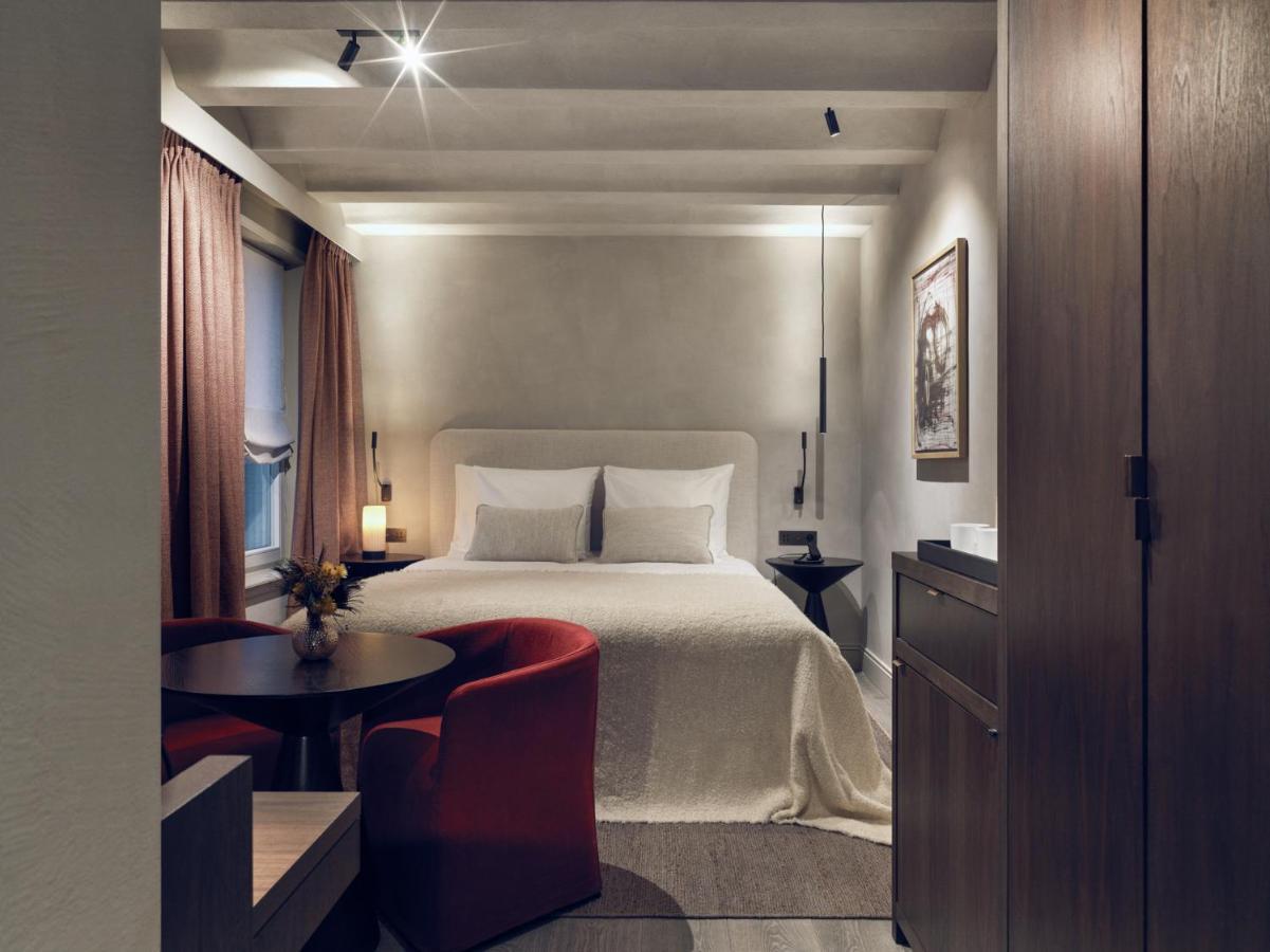 Comfort Room,1295716939:JPEG
