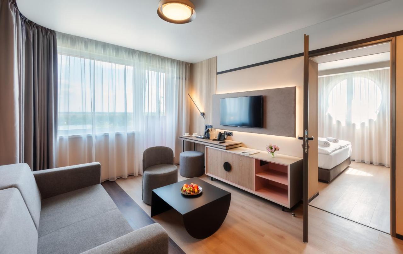 Suite mit Balkon und 2 geräumigen Bereichen - Ostflügel