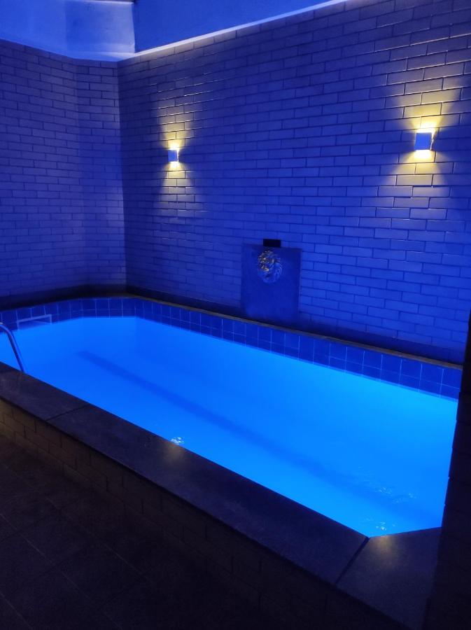 Suíte com Piscina Privativa