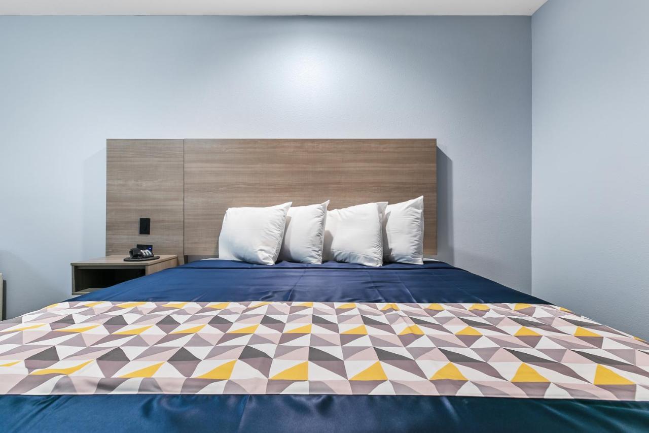 Habitación Doble Estándar con vistas a la piscina - Cama doble grande