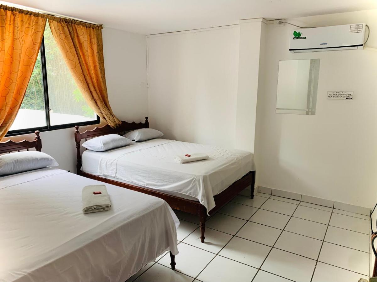 Quarto com 2 Camas de Solteiro e Vista