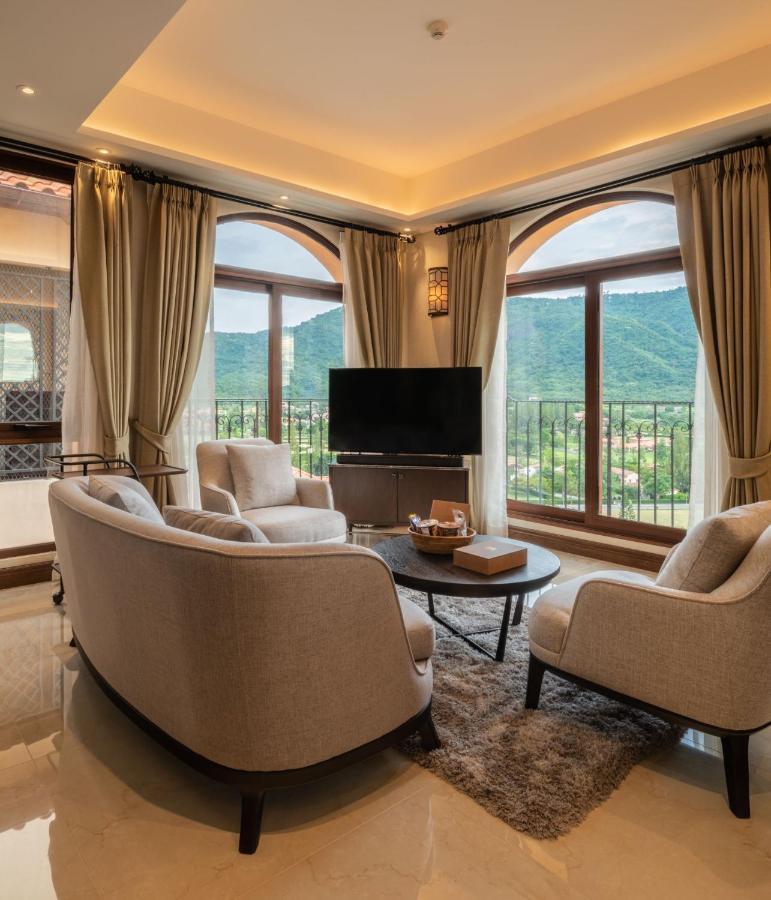 Corner Suites