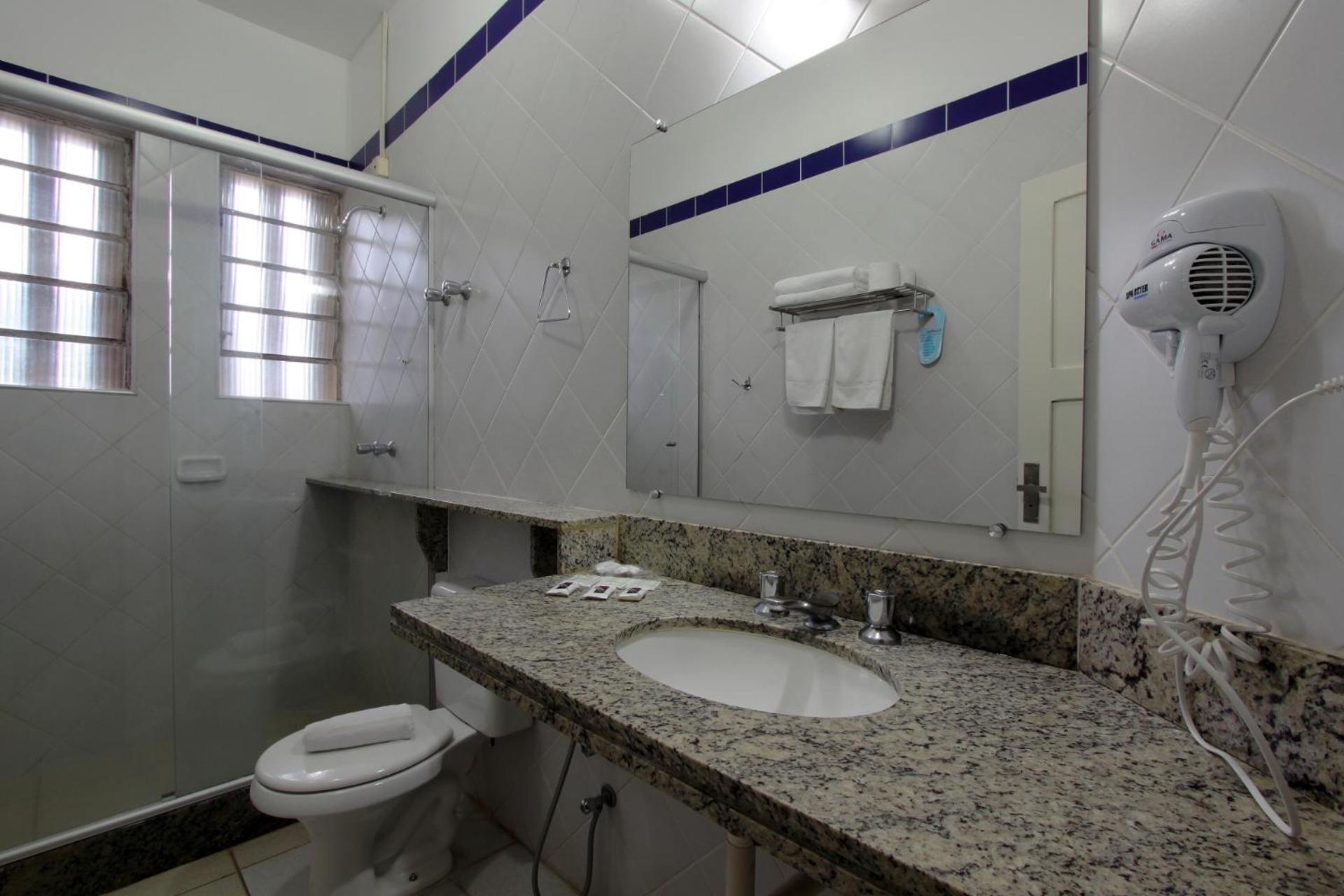 Quarto com Cama de Casal ou 2 de Solteiro