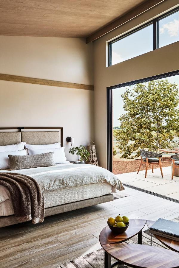 One-Bedroom Suite,1303841224:JPEG