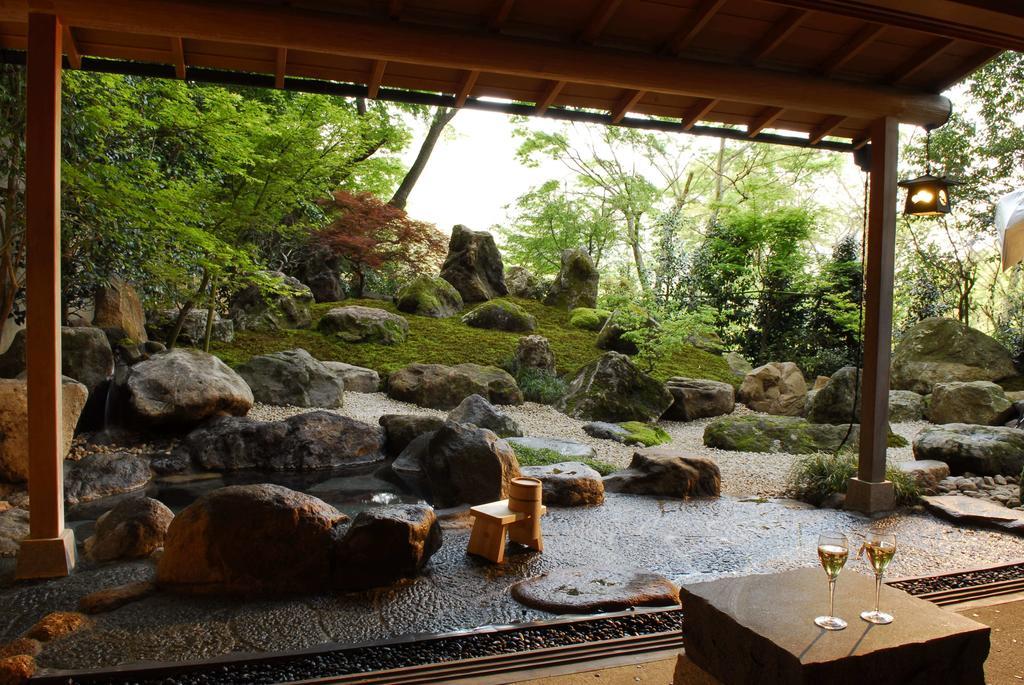 Suite de estilo japonés con bañera al aire libre Aoi