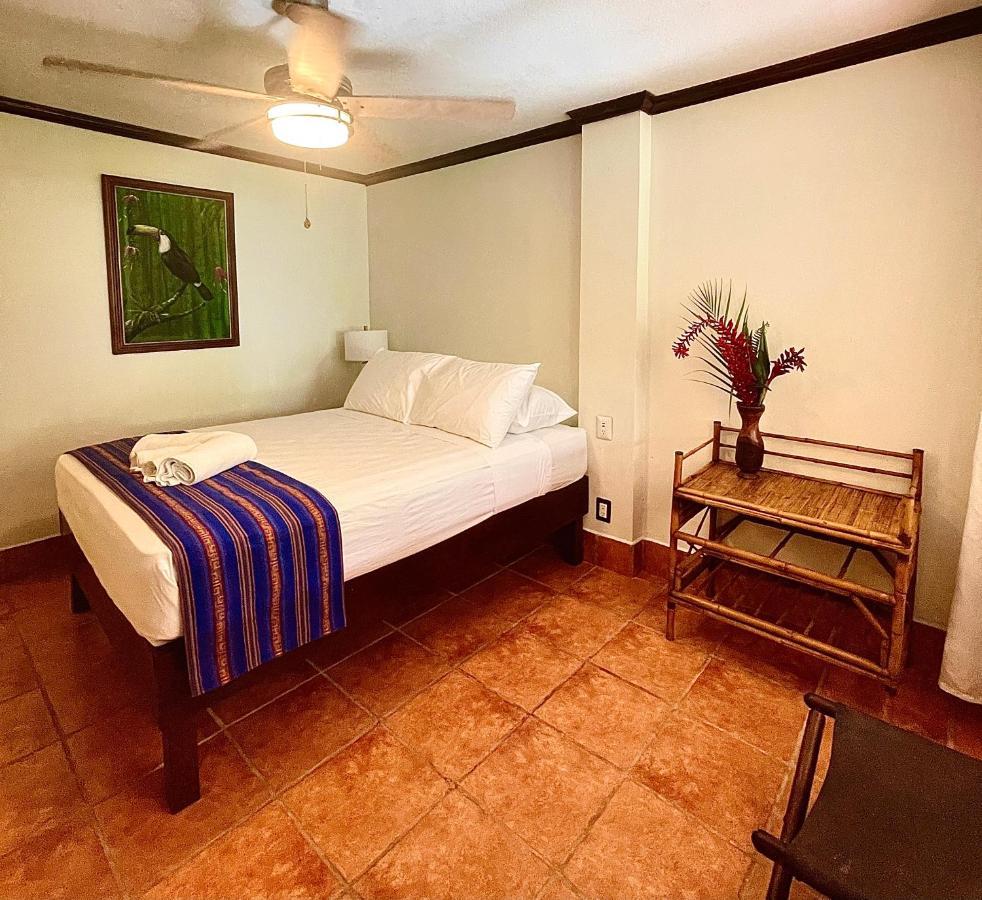 Quarto com Cama Queen-Size e Varanda