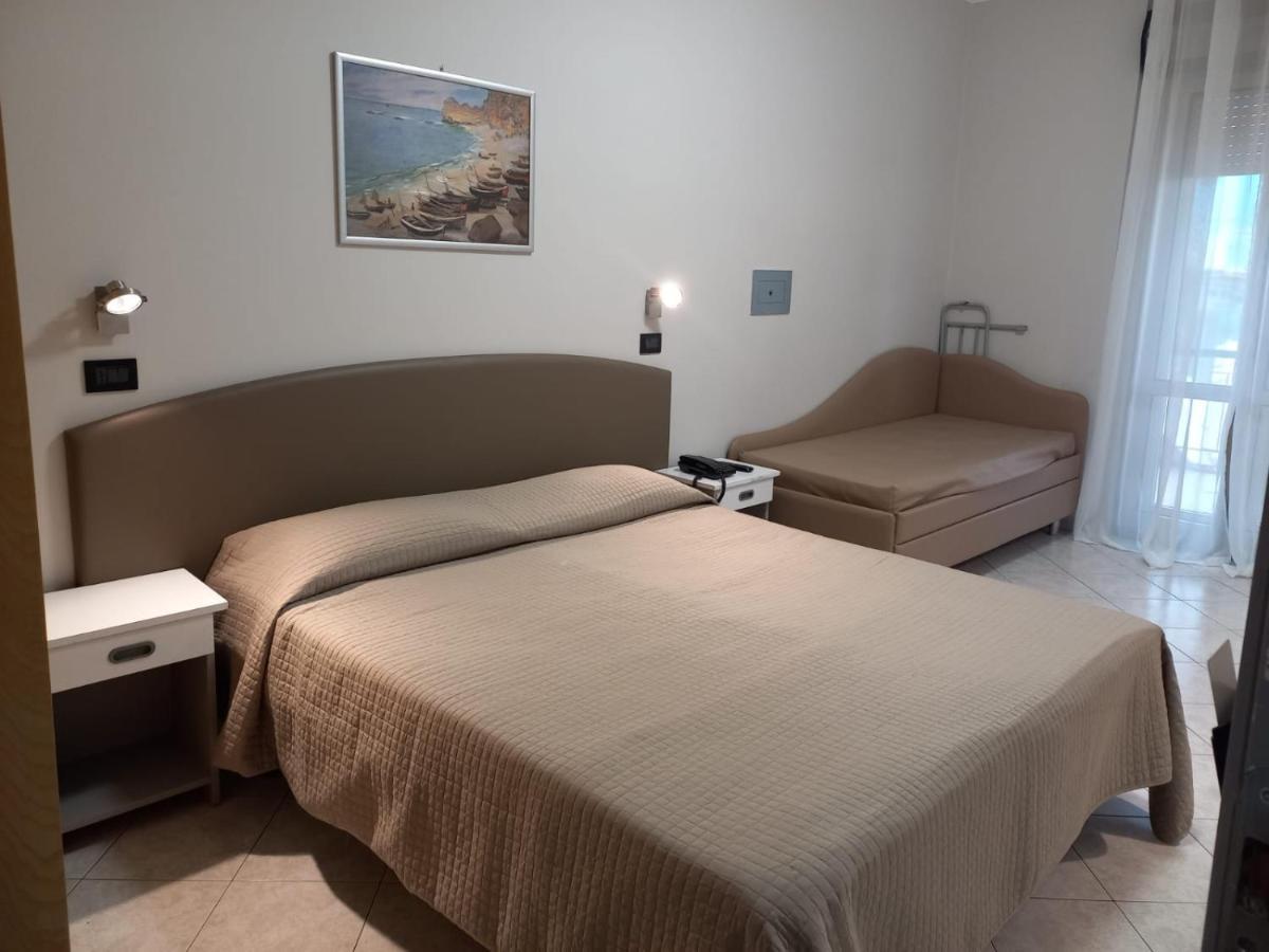 Triple Room,1319741125:JPEG