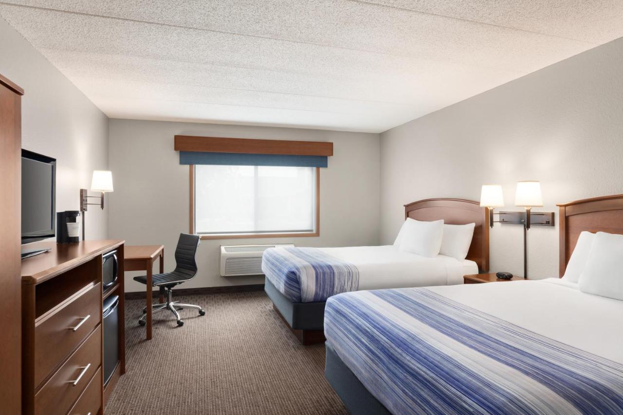 Queen Room with Two Queen Beds - Non-Smoking