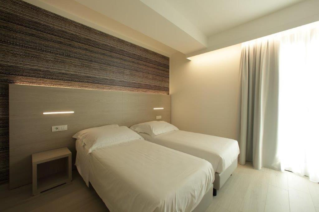 Double or Twin Room with Partial lake view