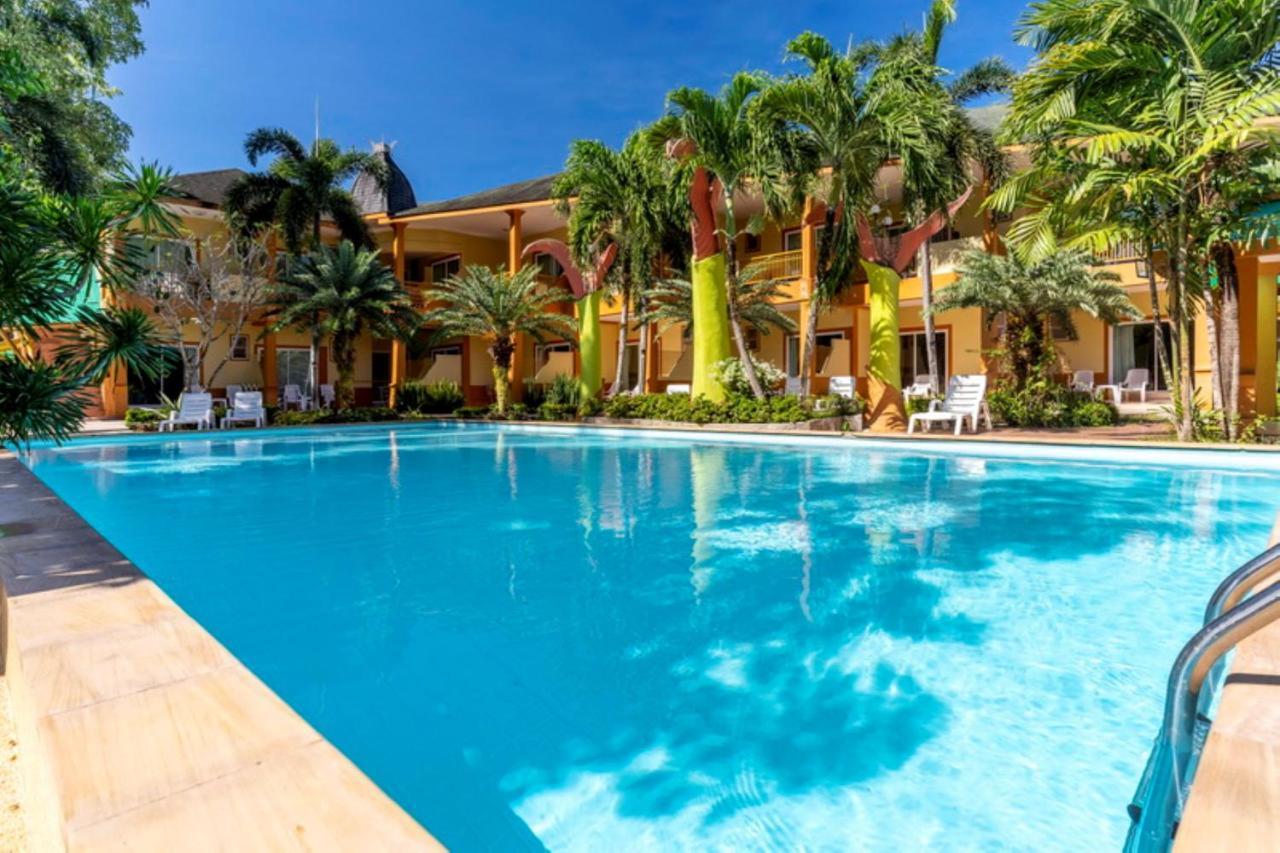 Chambre Double Supérieure - Vue sur Piscine