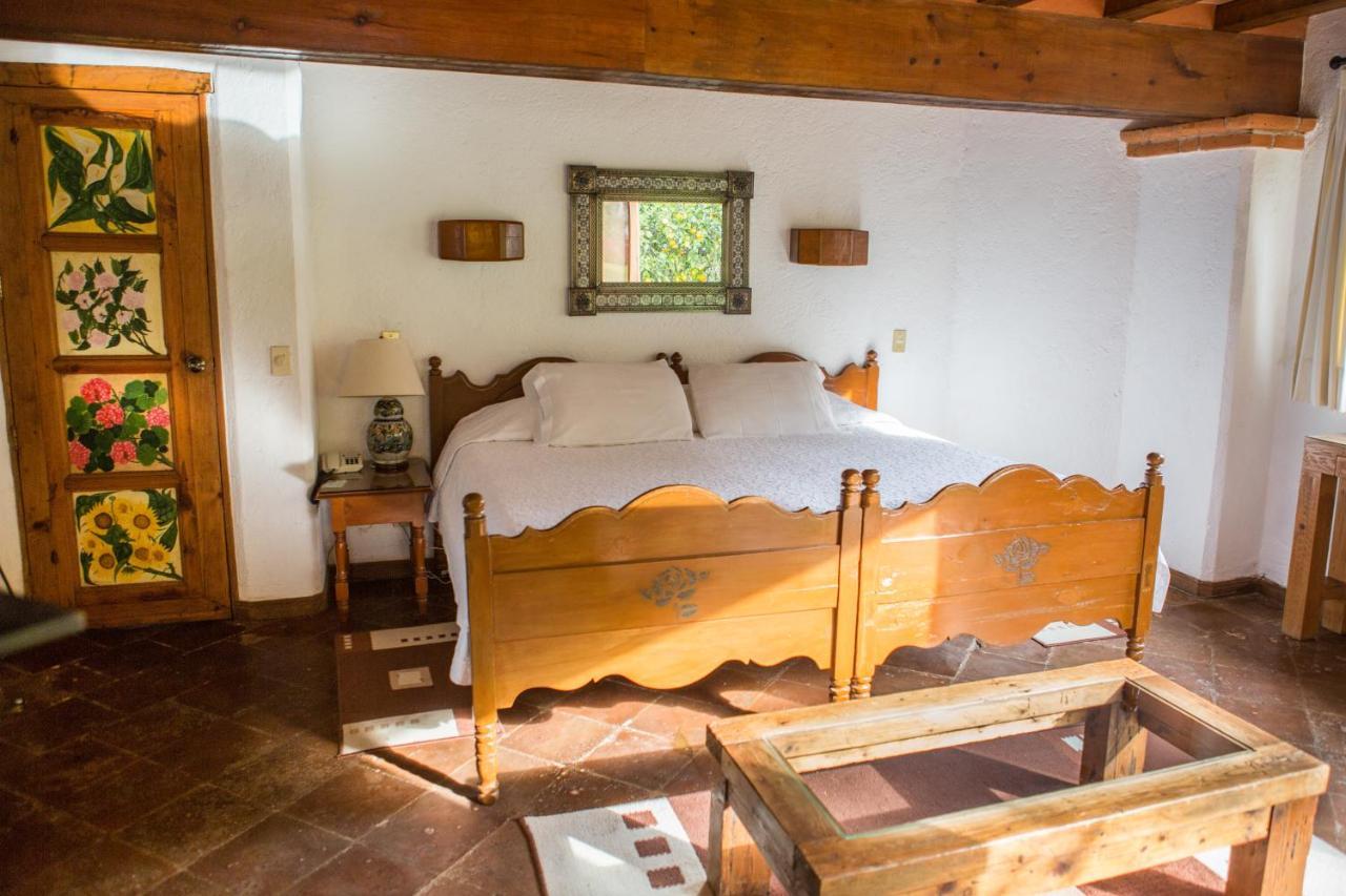 Habitación con cama grande