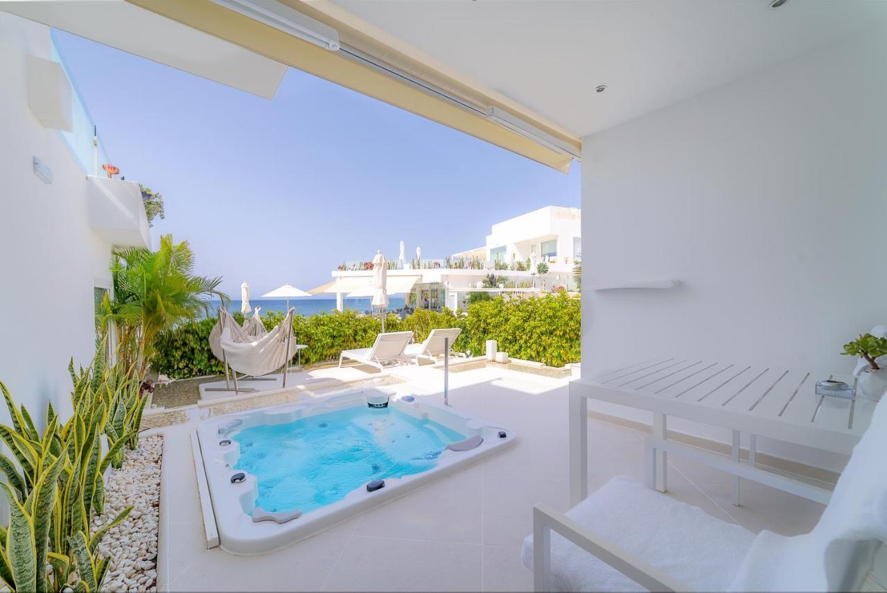 Suite Principal 2 dormitorios con bañera de hidromasaje y vistas al mar